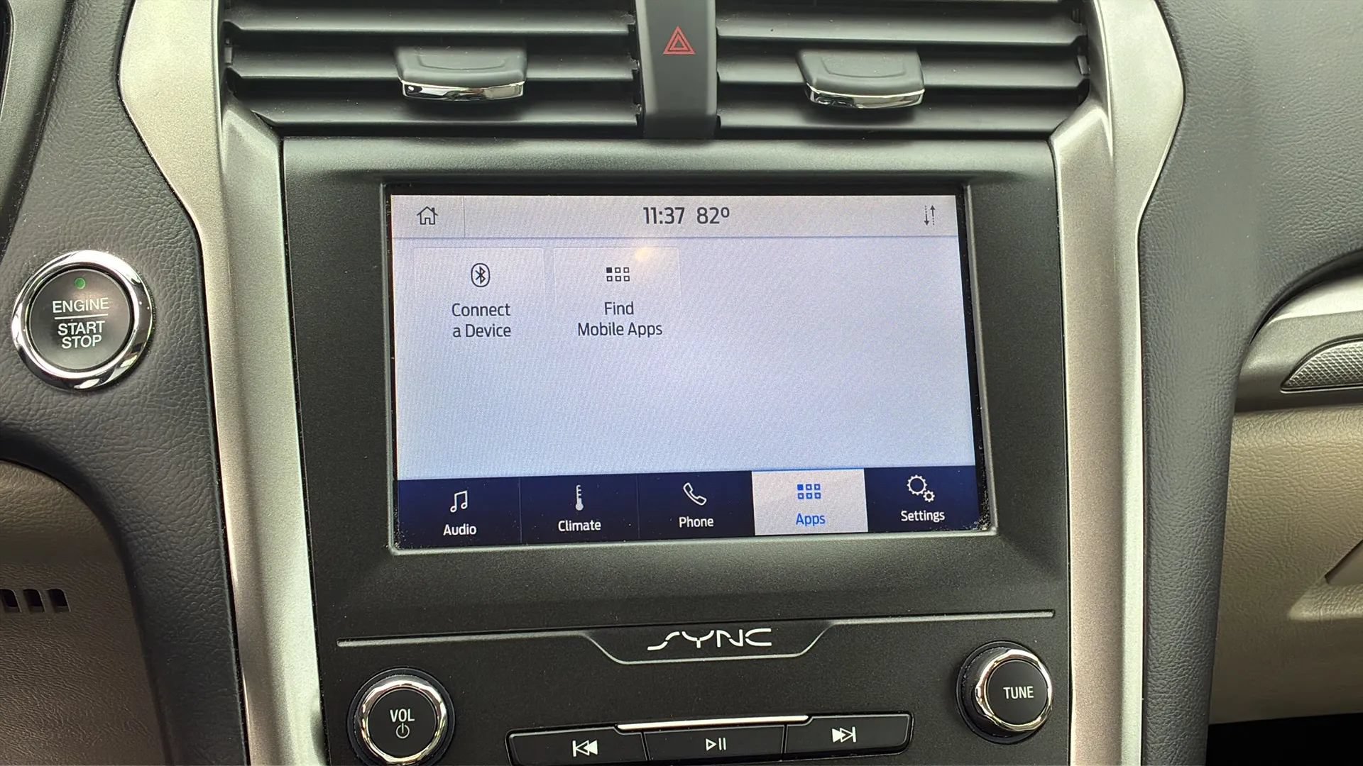 Used 2020 Ford Fusion SE FWD image 8