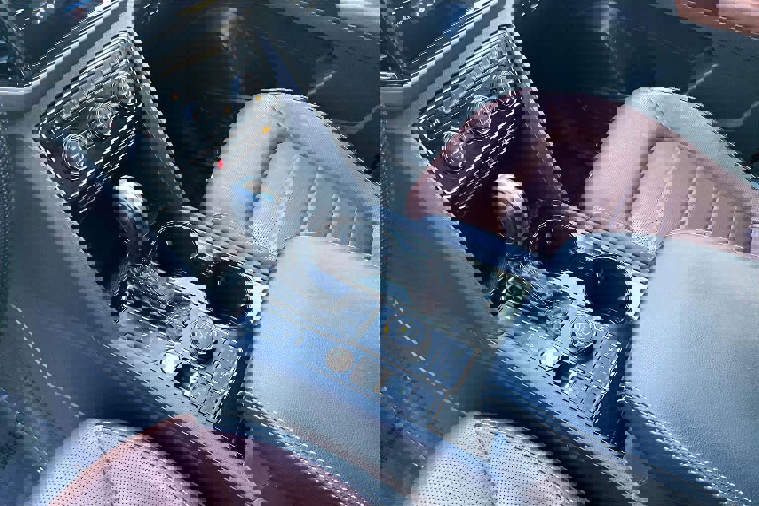 Used 2021 Volkswagen Atlas SEL Premium image 17