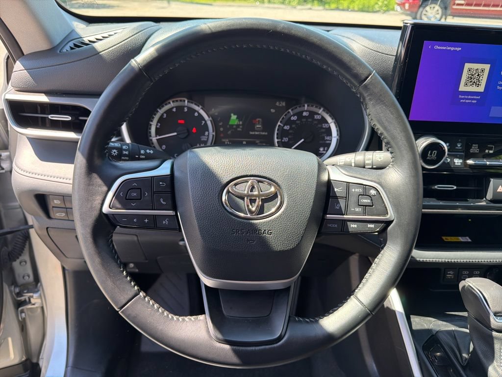 Used 2023 Toyota Highlander XLE w/ Protection Package #3 (TMS) AWD/4WD image 14