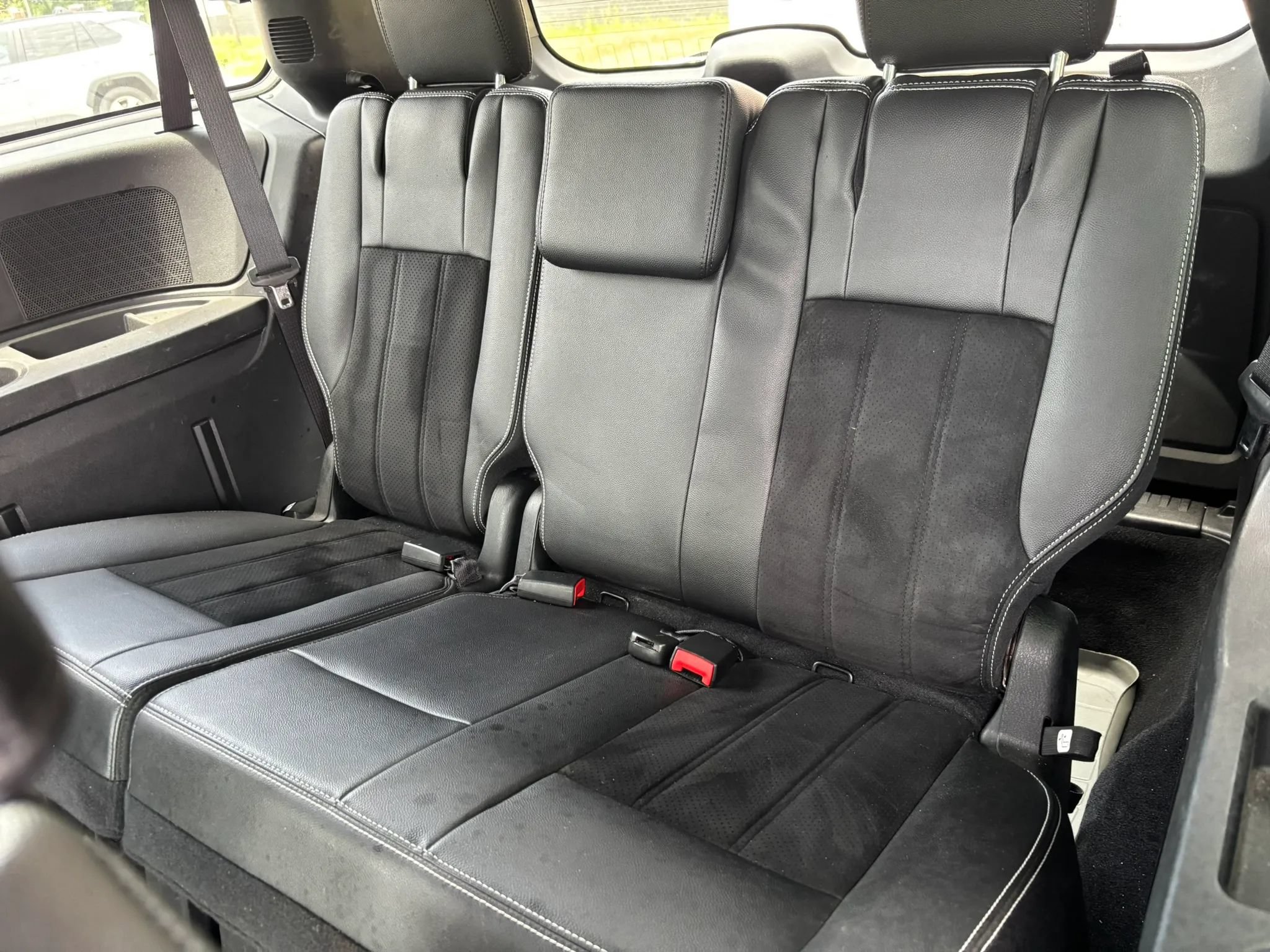 Used 2018 Dodge Grand Caravan SXT w/ Blacktop Package FWD image 27