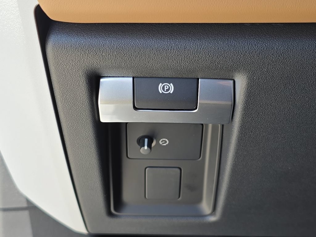 New 2026 Land Rover Defender 110 X-Dynamic SE AWD/4WD image 27