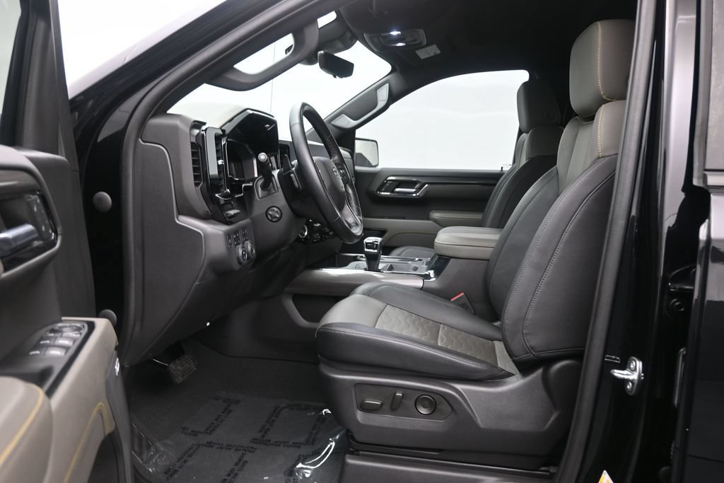 Used 2023 Chevrolet Silverado 1500 ZR2 w/ Technology Package AWD/4WD image 13