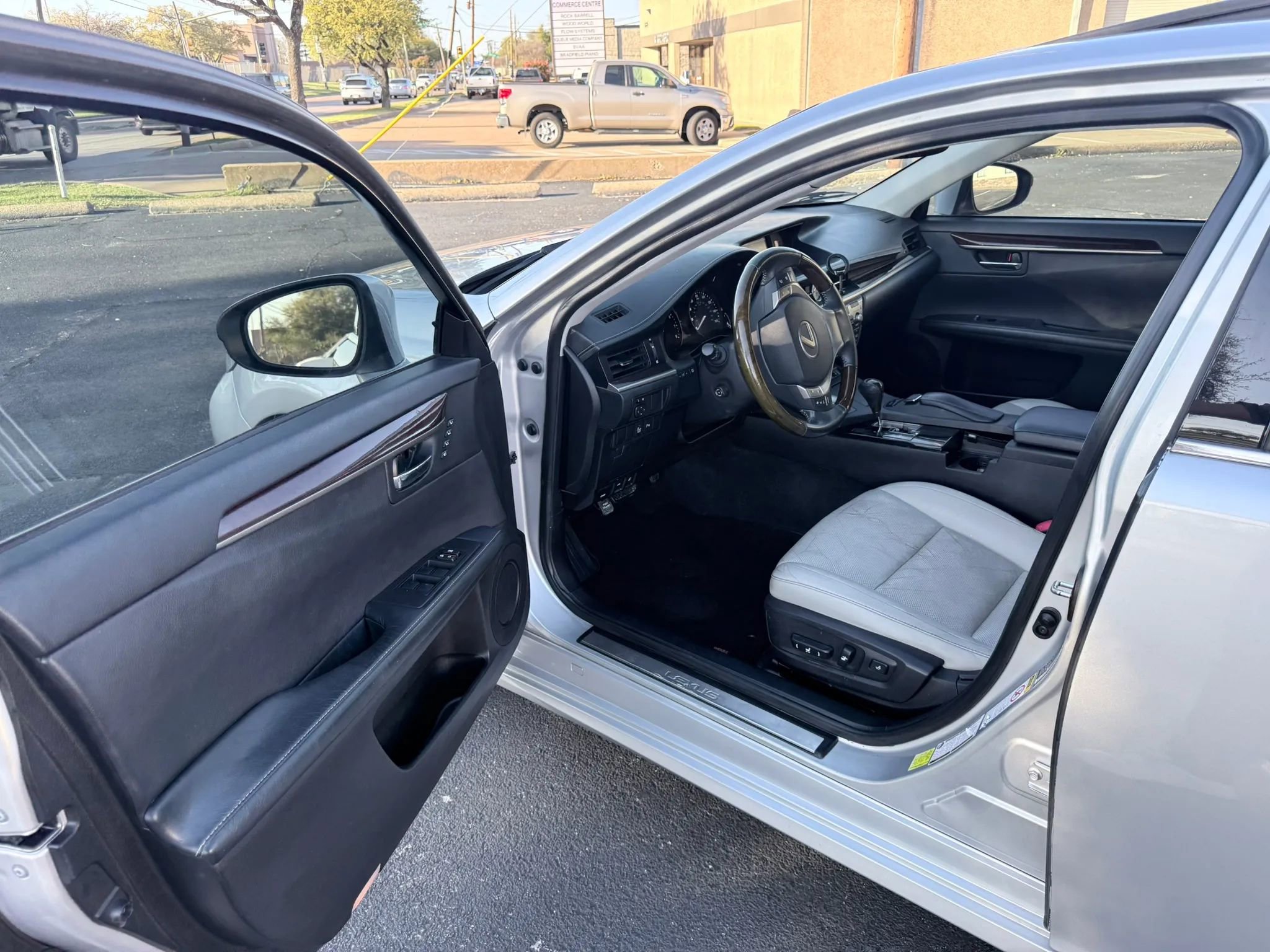 Used 2014 Lexus ES 350 ES 350 Sedan 4D w/ Luxury Package image 10