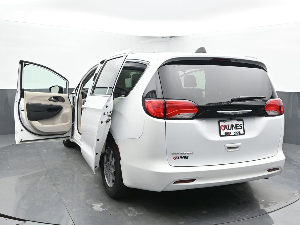 Used 2023 Chrysler Voyager LX FWD image 37
