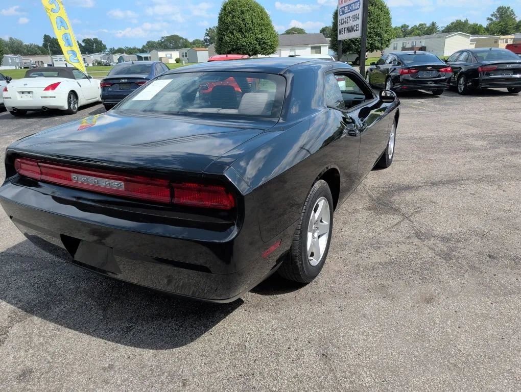 Used 2010 Dodge Challenger SE RWD image 6