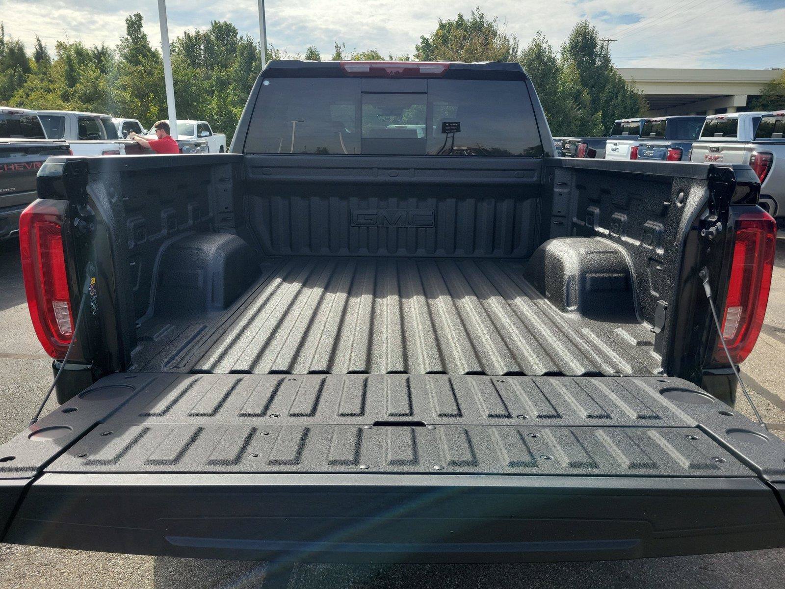 New 2026 GMC Sierra 1500 AT4 w/ AT4 Premium Package AWD/4WD image 7