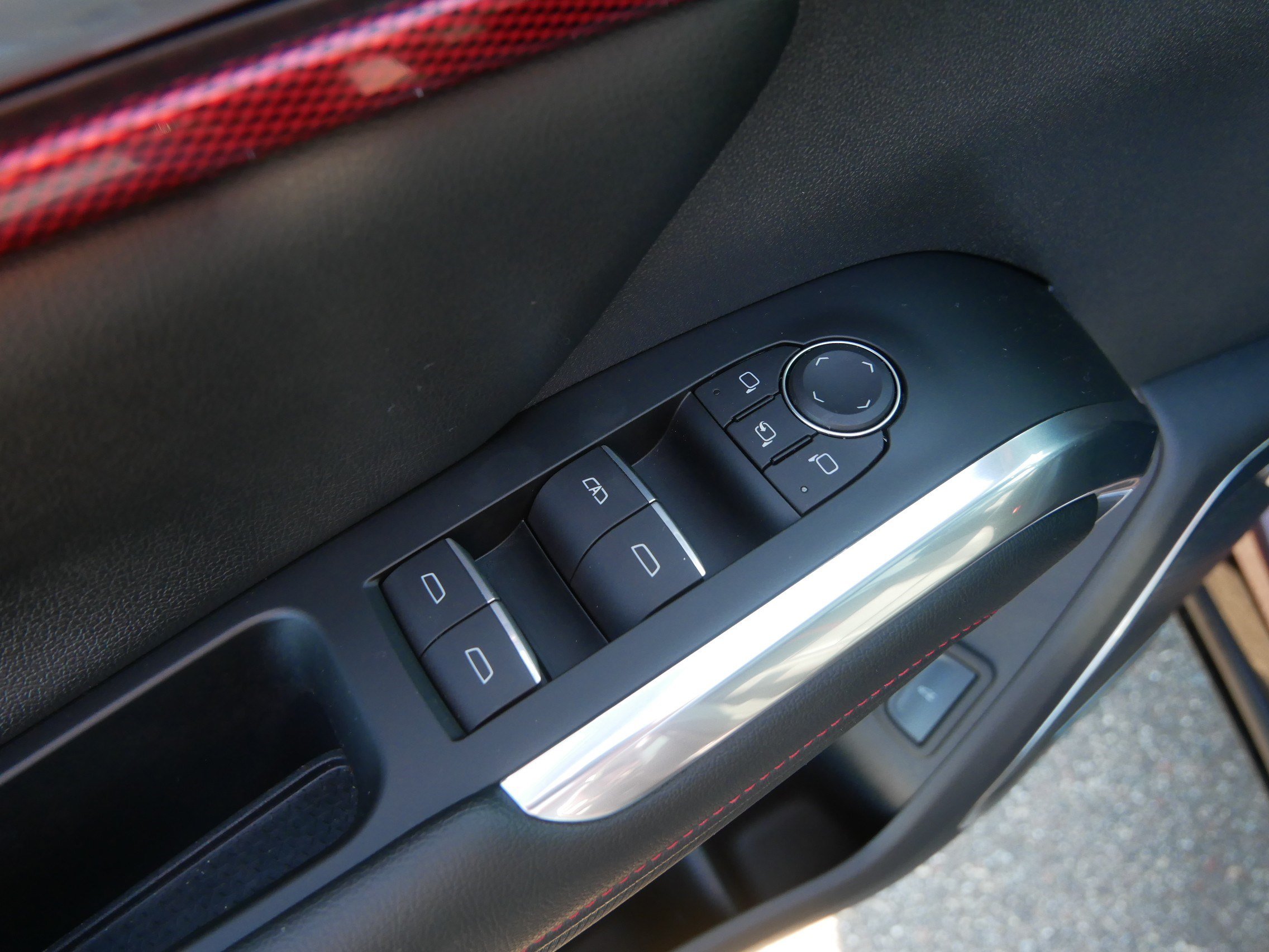 Used 2024 Chevrolet Traverse RS FWD image 24