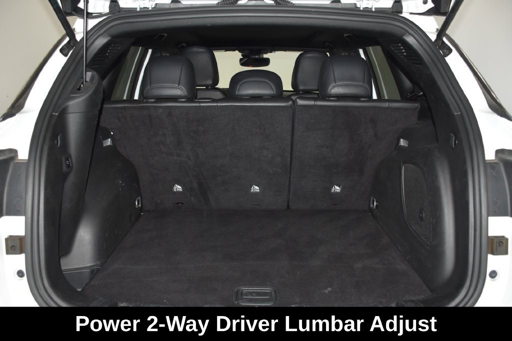 Used 2025 Jeep Compass Latitude w/ Sun & Sound Group AWD/4WD image 30