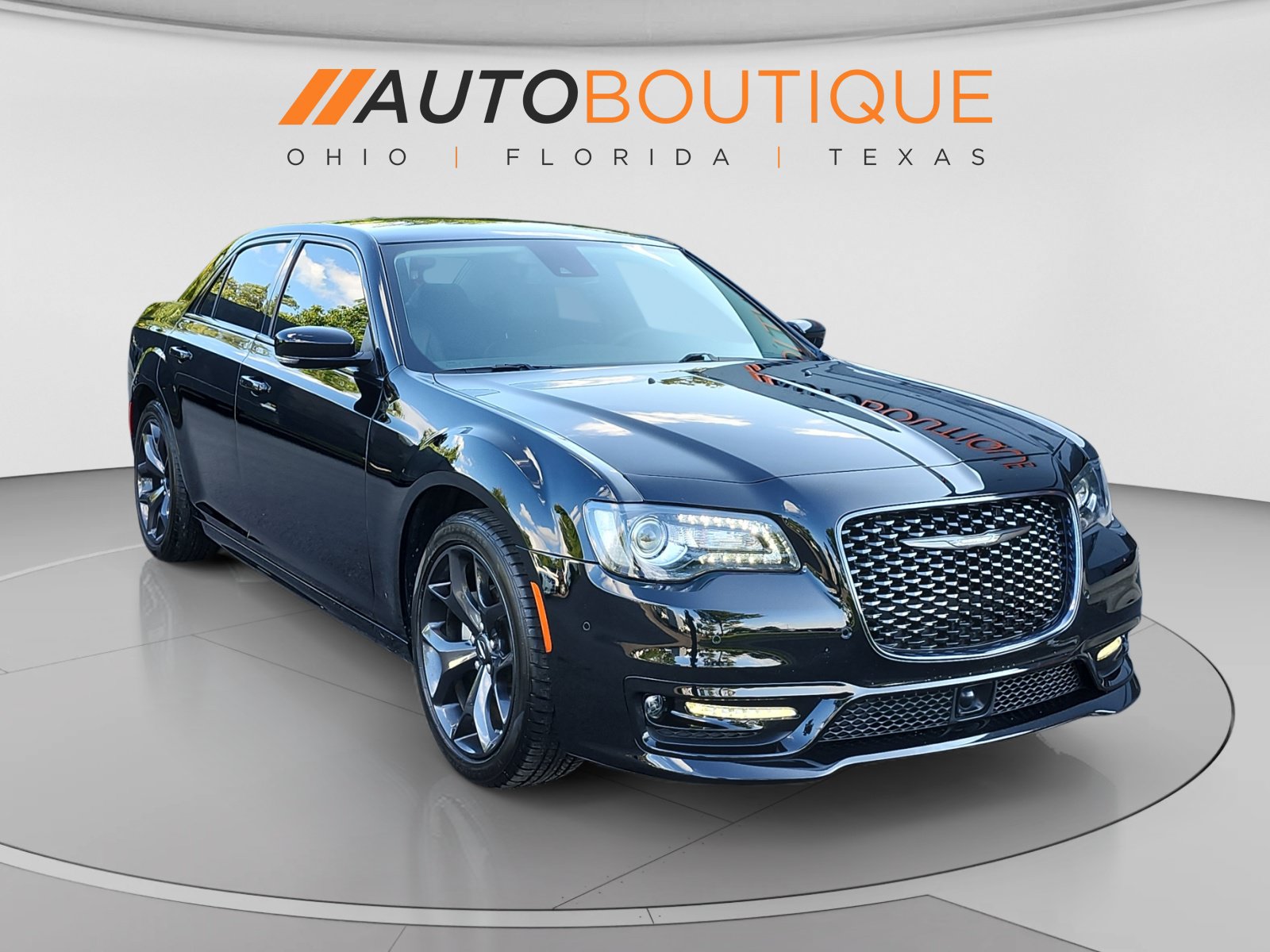 Used 2023 Chrysler 300 Touring L w/ Safetytec Plus Group RWD image 7