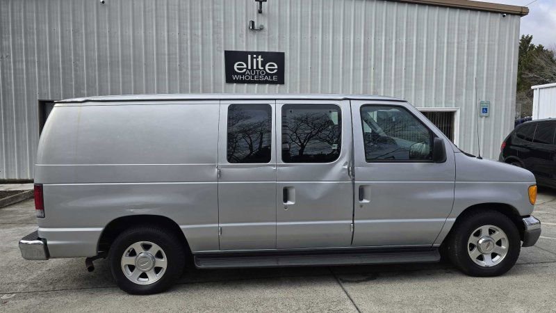 Used 2006 Ford E-150 and Econoline 150 RWD image 6