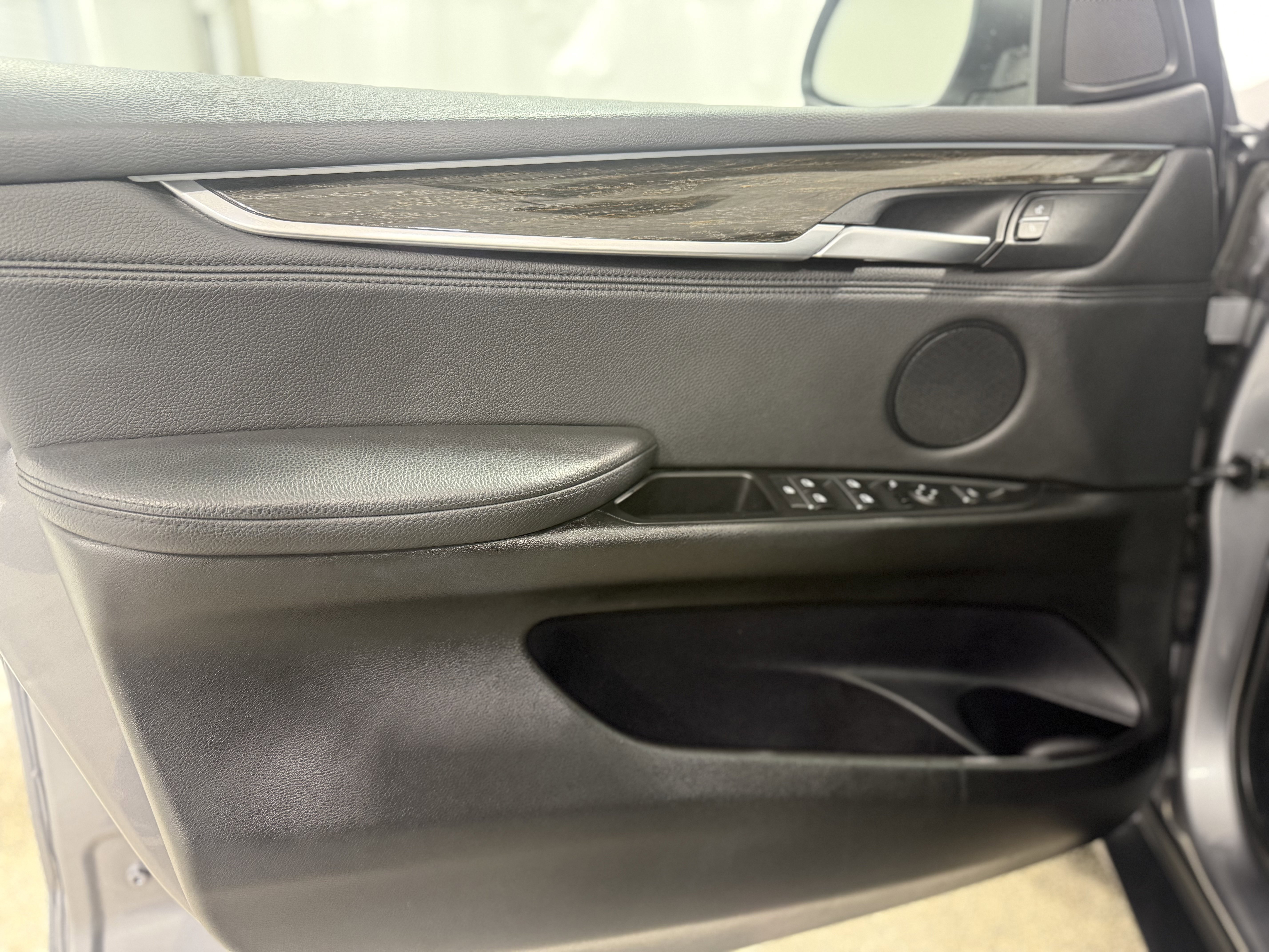 Used 2015 BMW X5 xDrive35d image 12