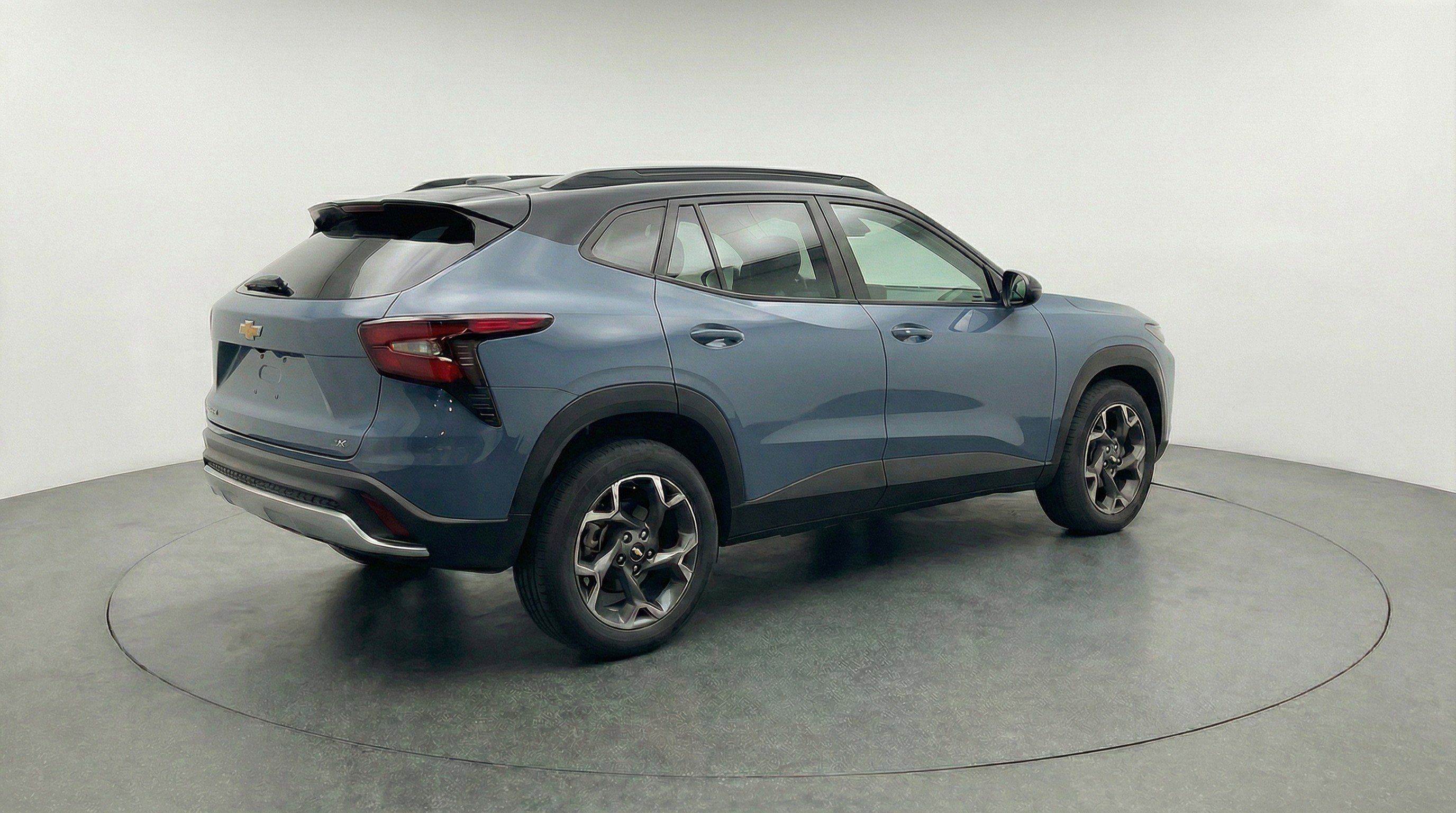 Used 2025 Chevrolet Trax LT w/ LT Convenience Package FWD image 9