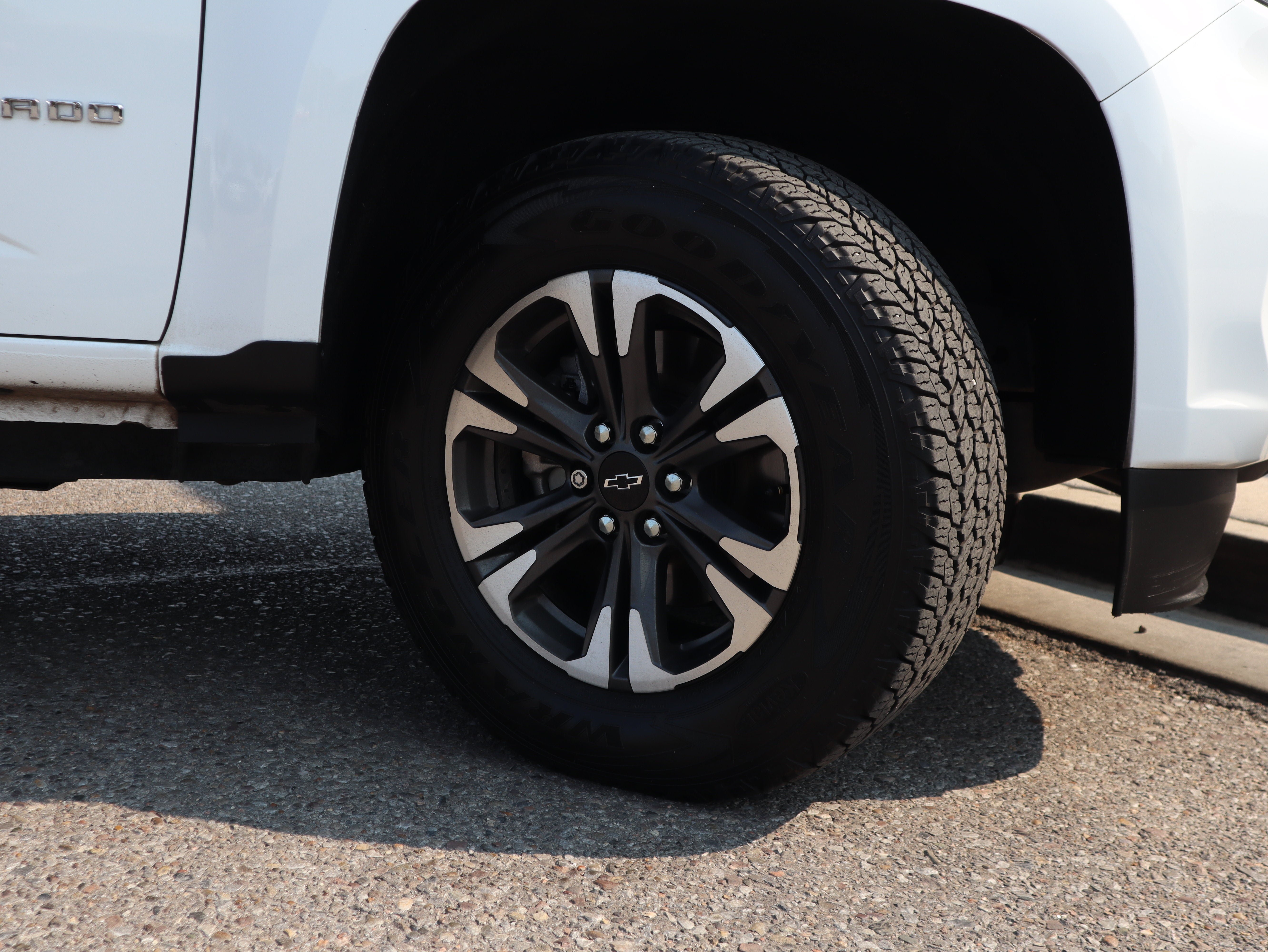 Used 2022 Chevrolet Colorado Z71 AWD/4WD image 13
