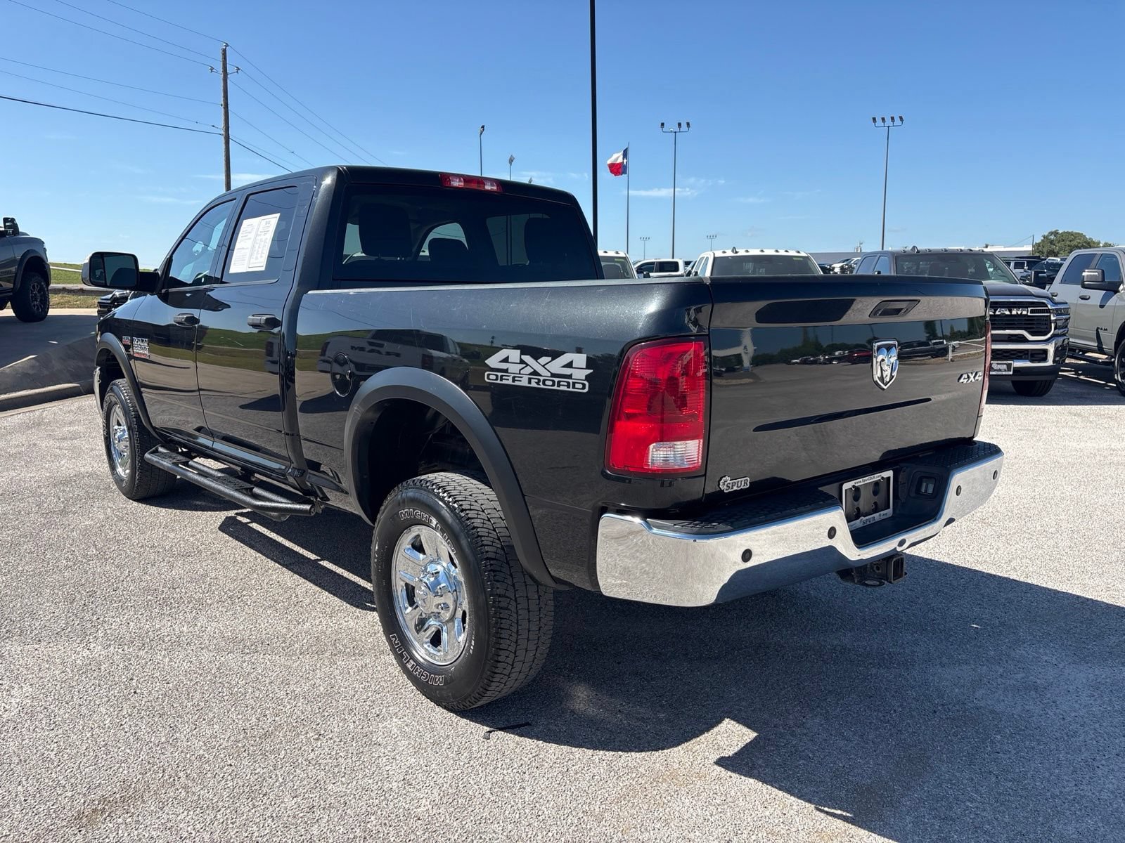 Used 2018 RAM 2500 Tradesman w/ Chrome Appearance Group AWD/4WD image 4