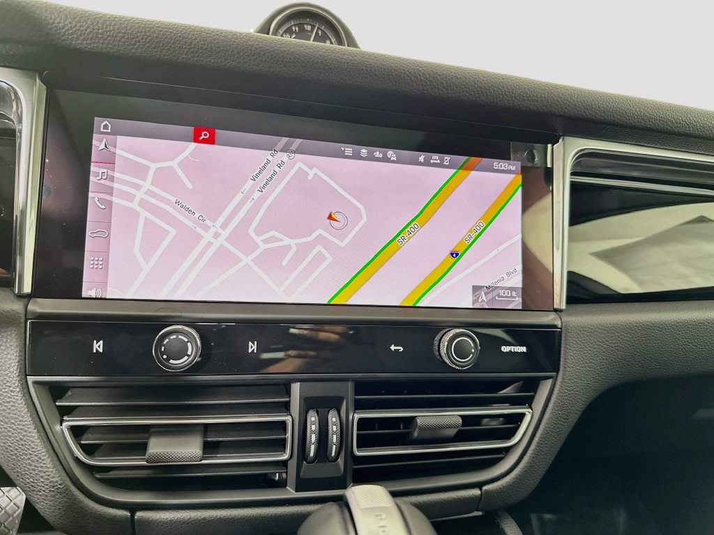 Certified 2026 Porsche Macan AWD/4WD image 16