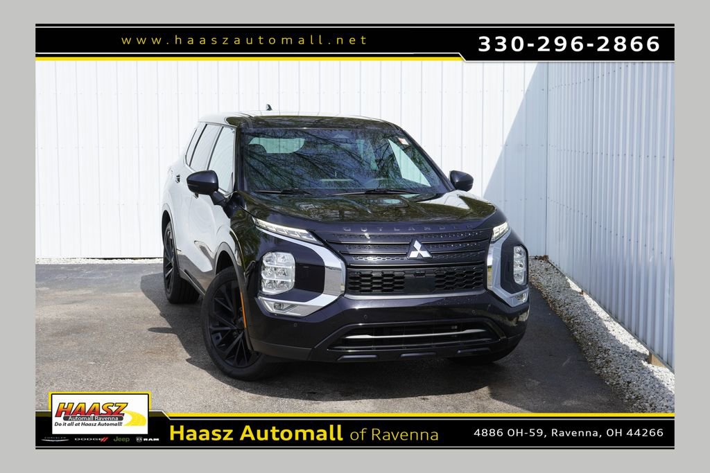 Used 2022 Mitsubishi Outlander SE AWD/4WD image 1