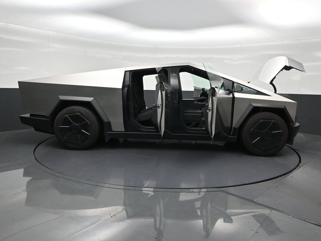 Used 2024 Tesla Cybertruck AWD Crew Cab image 31