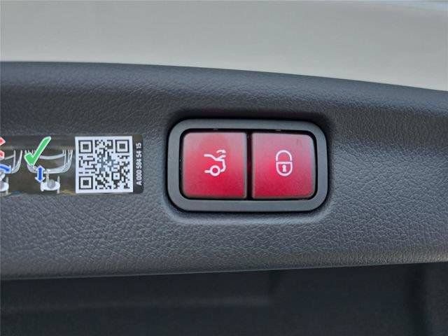 Certified 2026 Mercedes-Benz C 300 4MATIC Sedan image 7