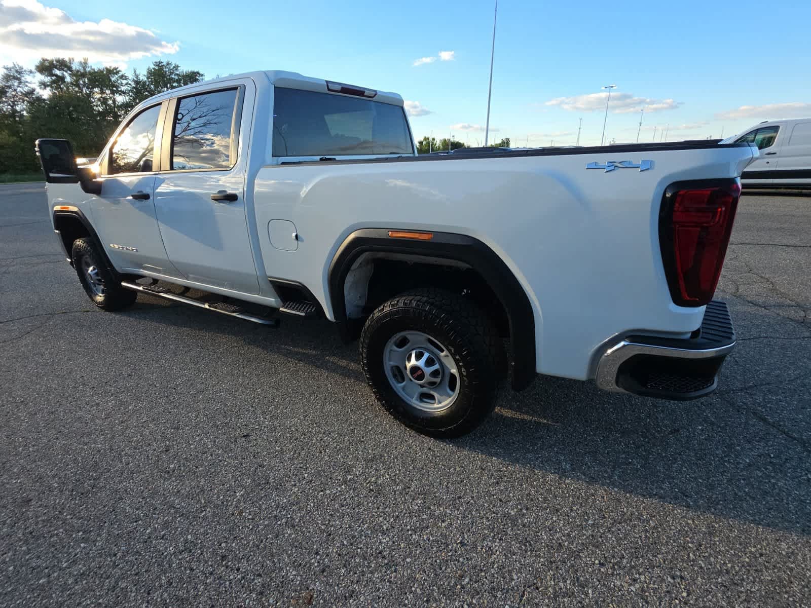 Used 2021 GMC Sierra 2500 4x4 Crew Cab w/ Convenience Package image 11
