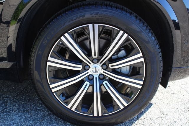 Certified 2024 Volvo XC90 B6 Plus w/ Protection Package AWD/4WD image 12