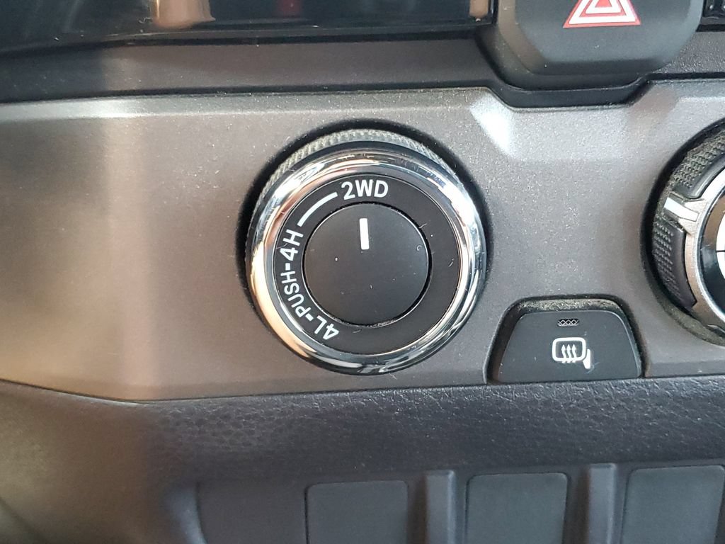 Used 2018 Toyota Tacoma TRD Sport AWD/4WD image 29