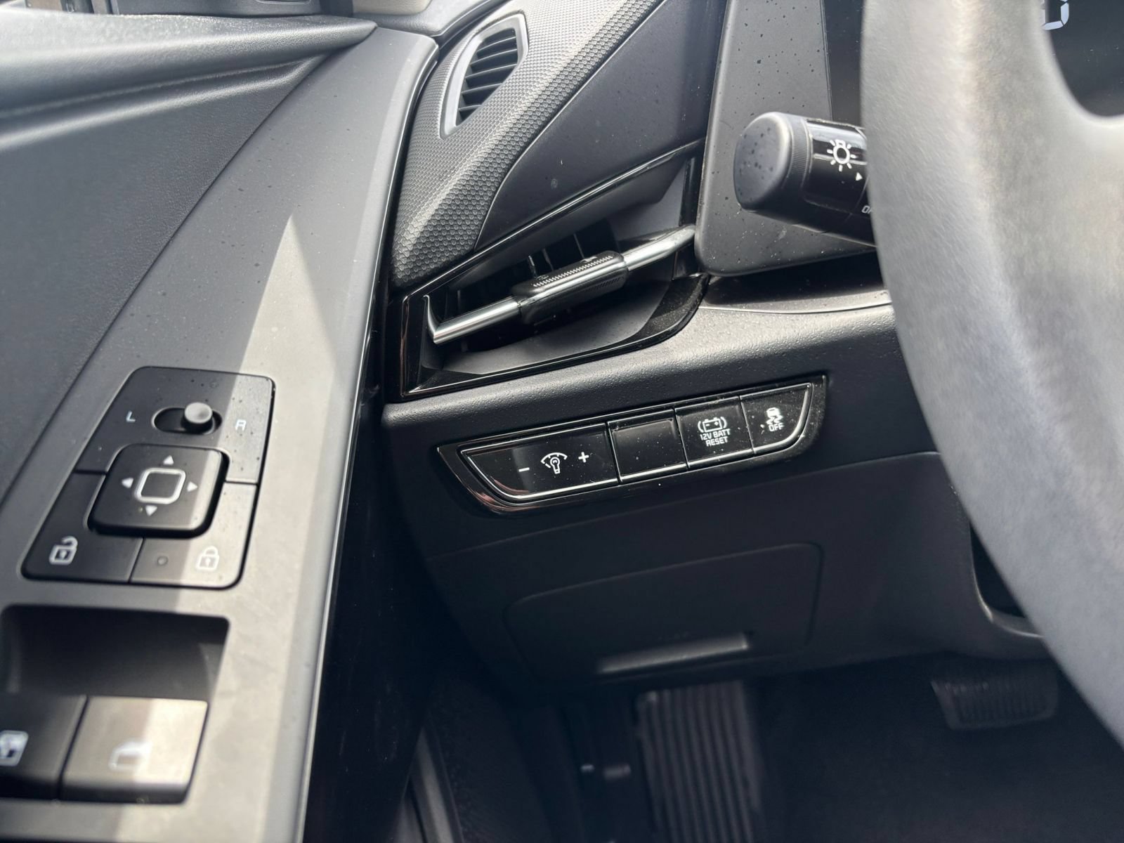 Used 2026 Kia Niro LX FWD image 32