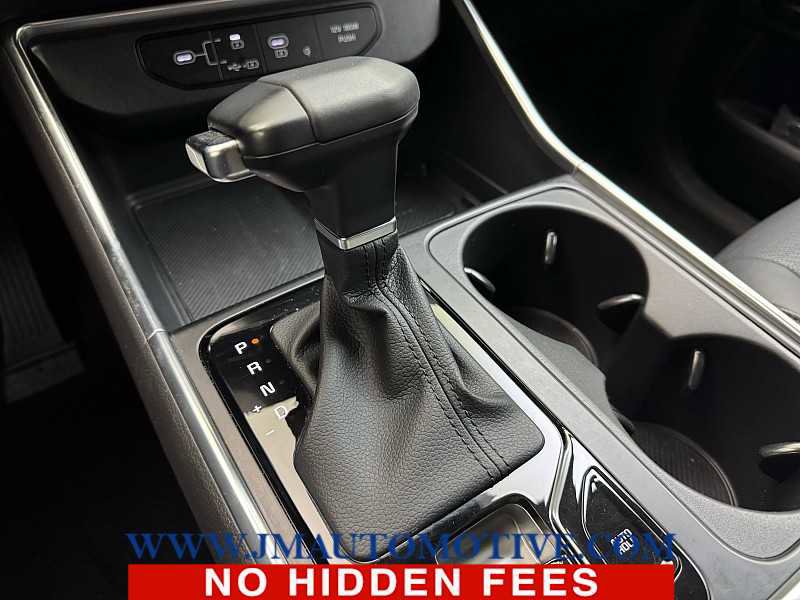 Used 2025 Kia Carnival SX Prestige image 33