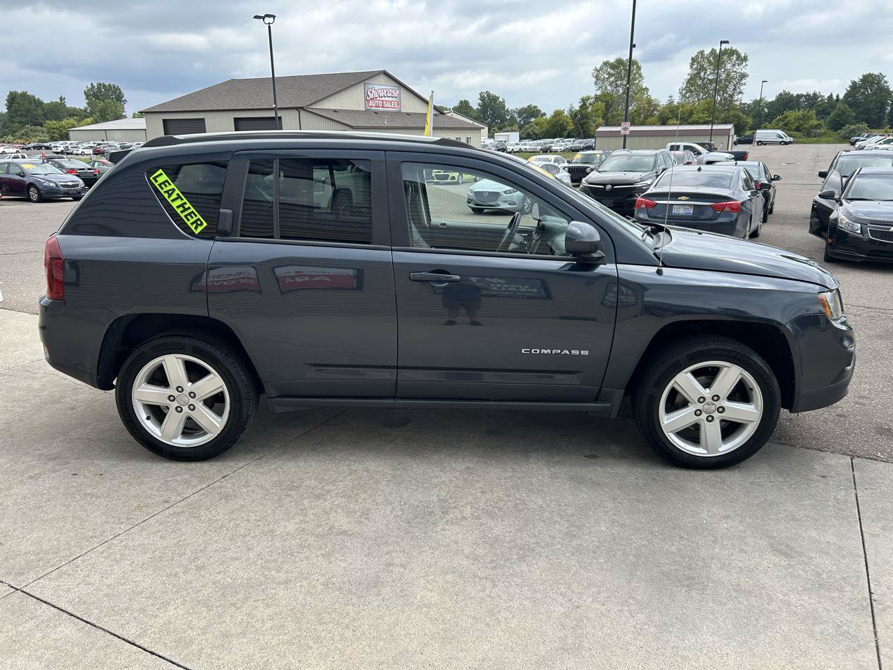 Used 2014 Jeep Compass Latitude FWD image 4