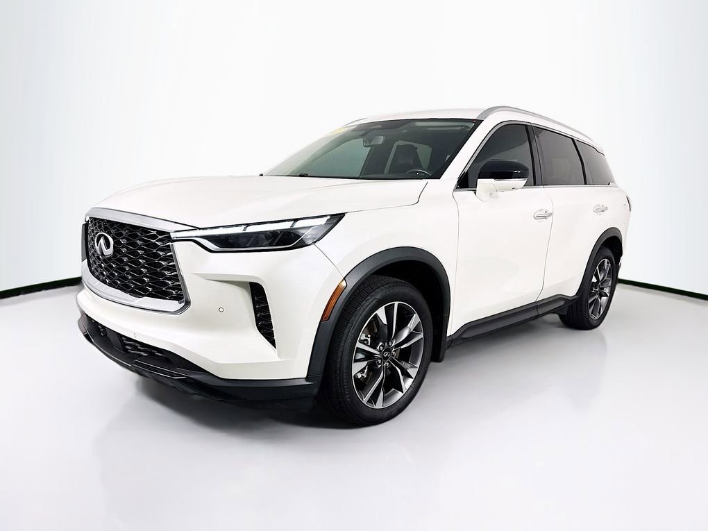 Used 2023 INFINITI QX60 Luxe w/ Performance Audio Package image 3