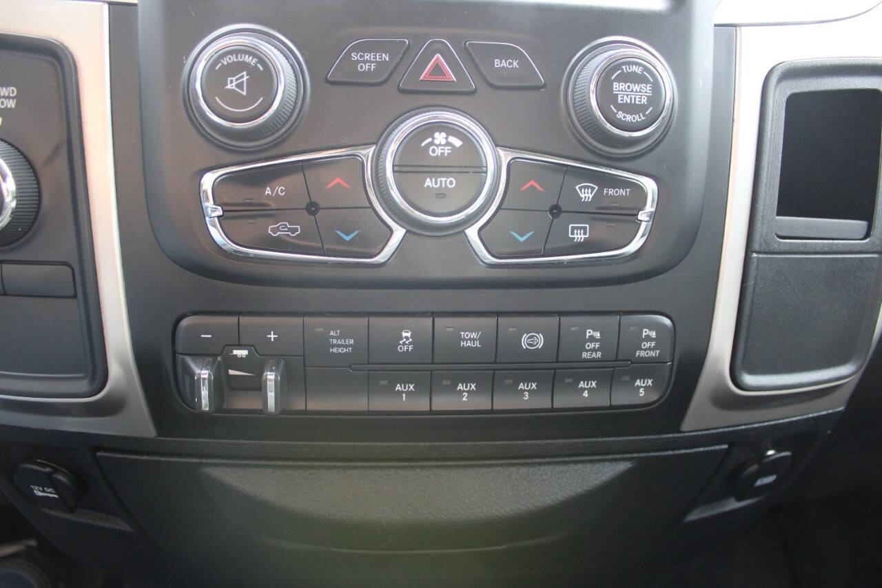 Used 2017 RAM 3500 SLT w/ Luxury Group image 28