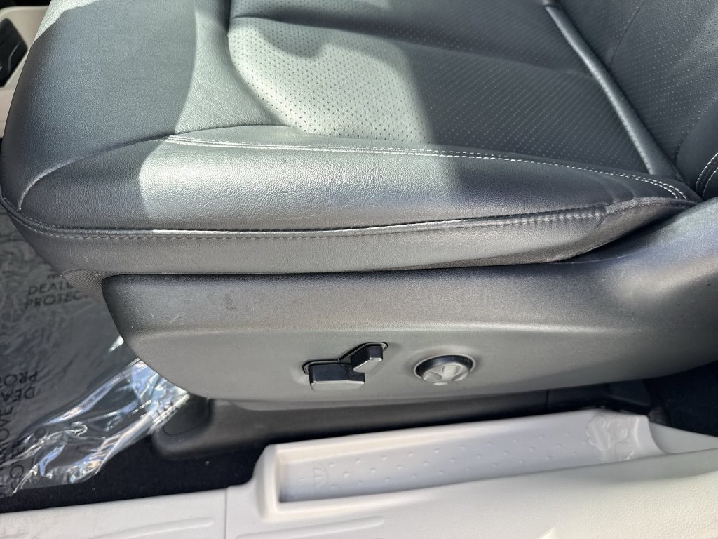 Used 2024 Chrysler Pacifica Touring-L FWD image 40