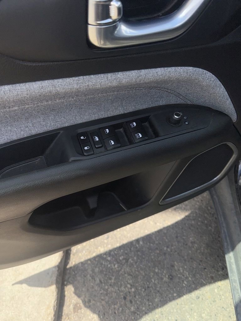 Used 2023 Jeep Compass Latitude AWD/4WD image 8