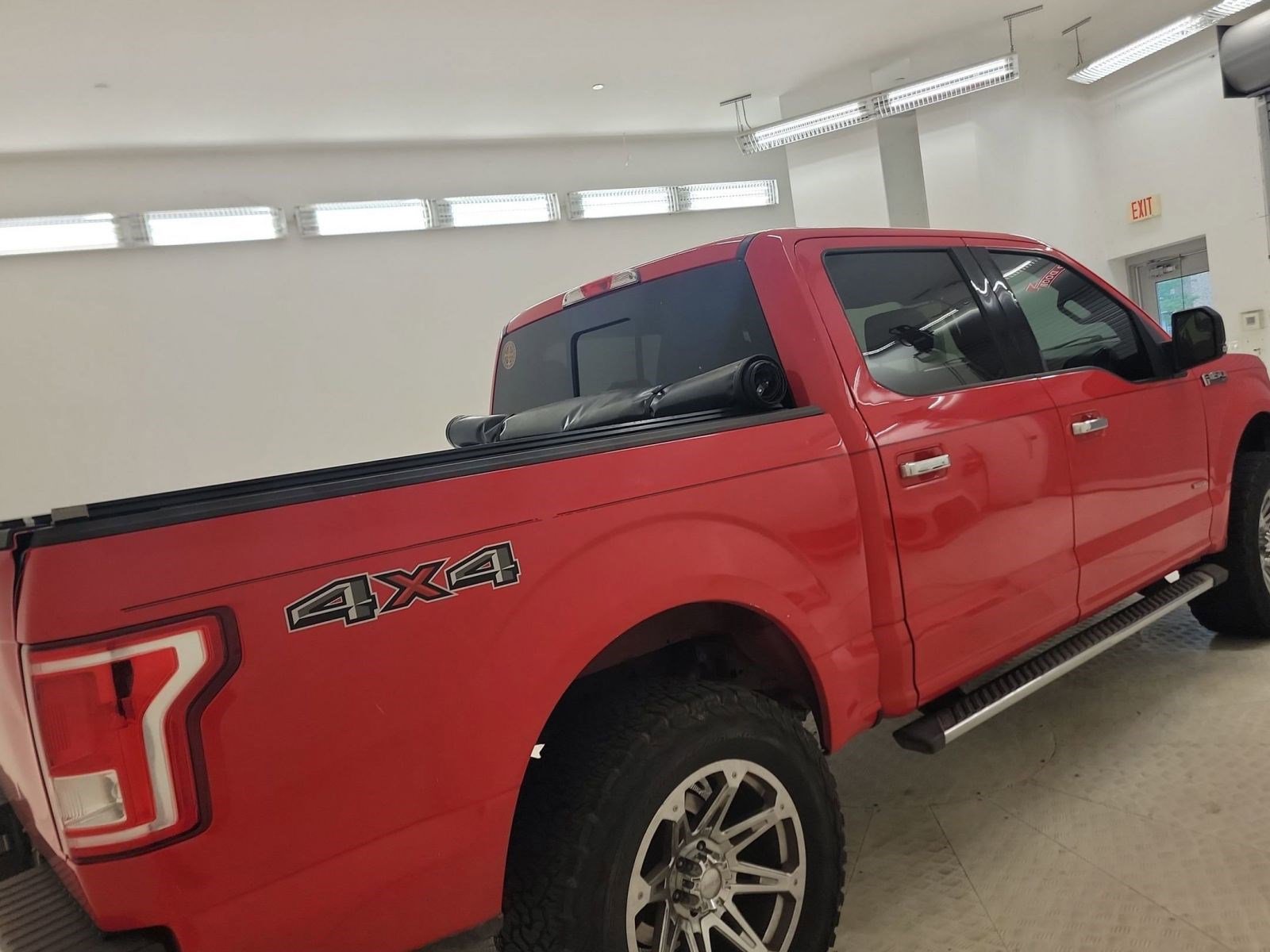 Used 2015 Ford F150 XLT w/ Equipment Group 302A Luxury AWD/4WD image 7