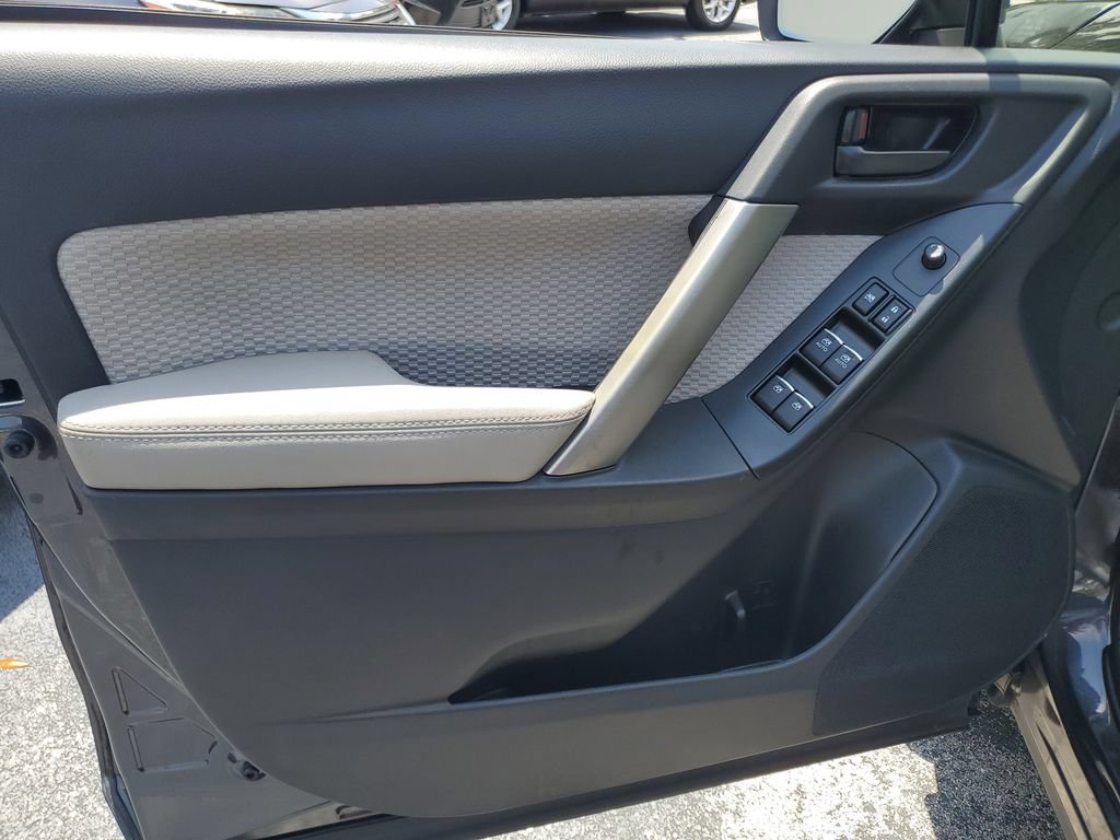 Used 2017 Subaru Forester 2.5i Premium AWD/4WD image 18