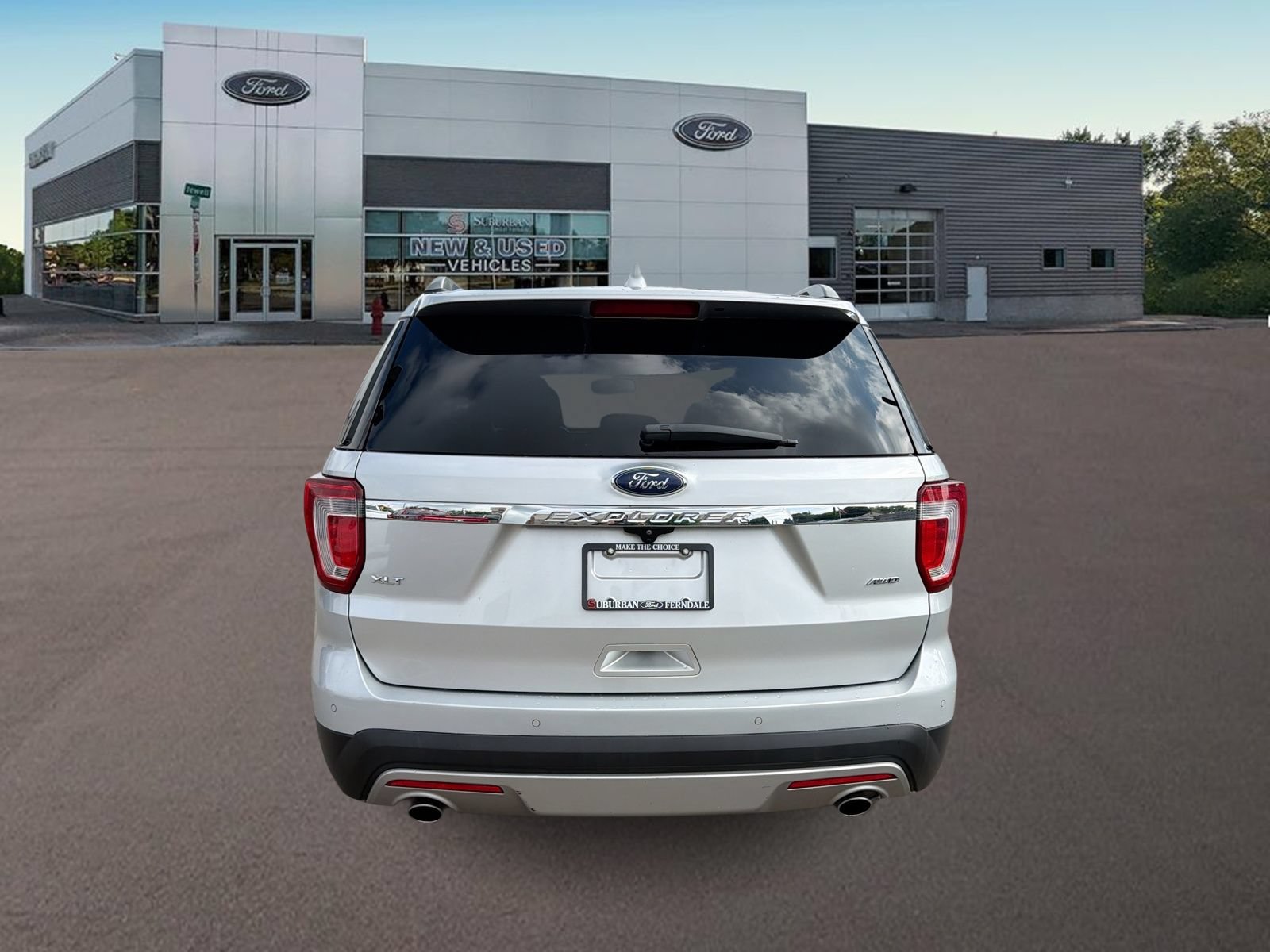 Used 2017 Ford Explorer XLT w/ Equipment Group 202A FWD image 10