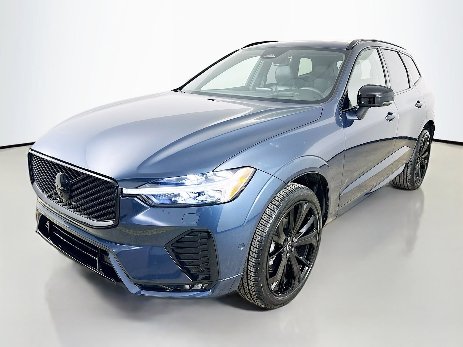 New 2026 Volvo XC60 B5 Ultra w/ Protection Package Premier