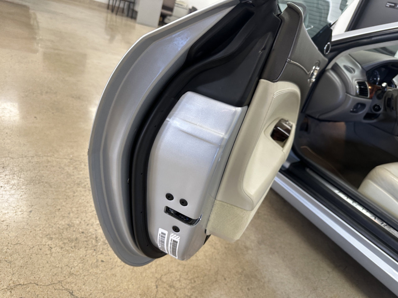 Used 2011 Jaguar XK Convertible image 40