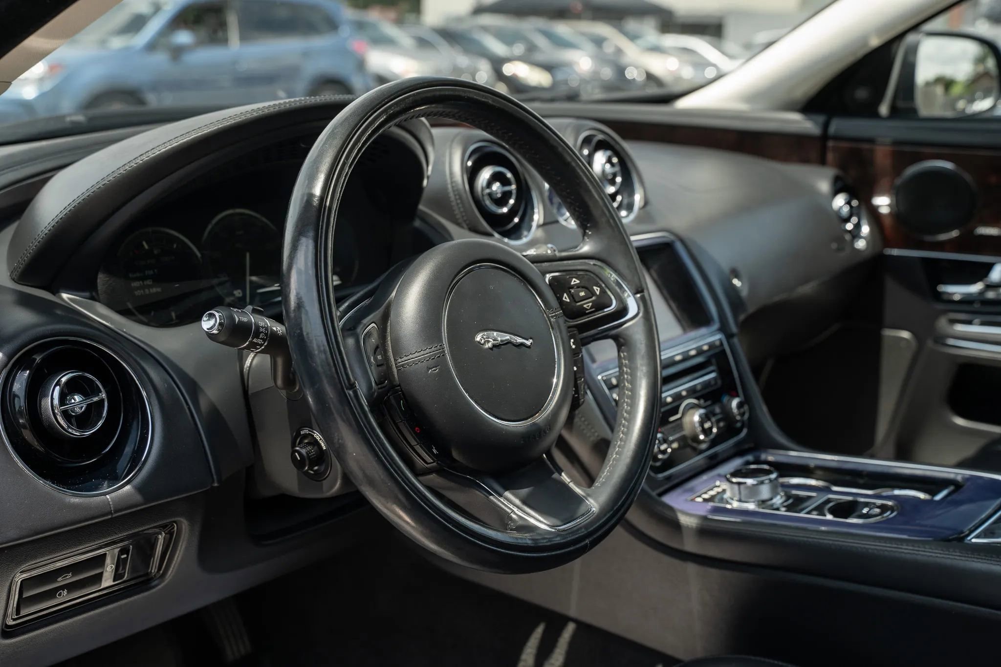 Used 2013 Jaguar XJ AWD image 16