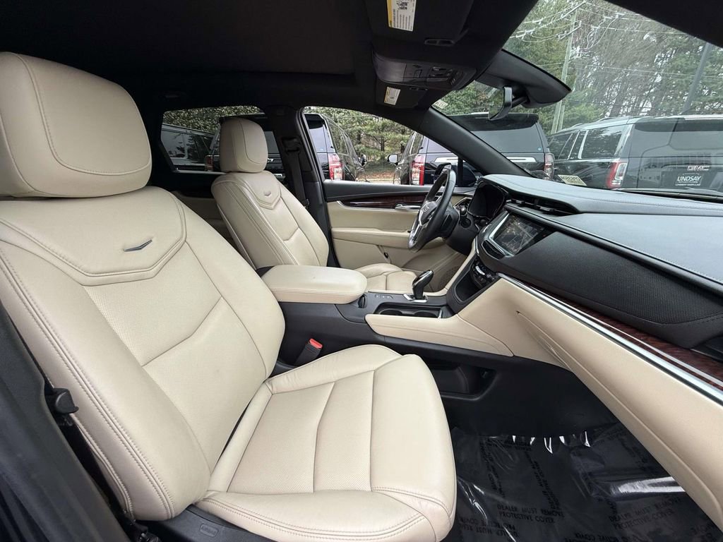 Used 2017 Cadillac XT5 Luxury w/ Driver Awareness Package image 14