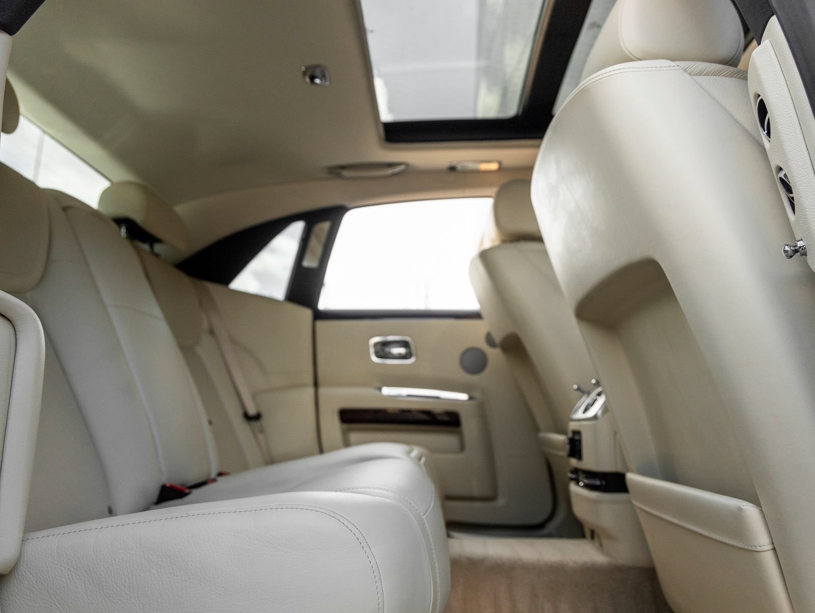 Used 2015 Rolls-Royce Ghost RWD image 44