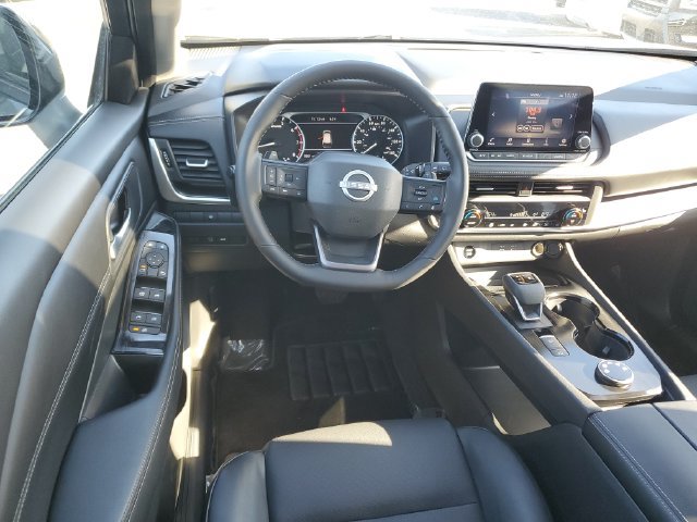 Certified 2025 Nissan Rogue SV w/ SV Premium Package AWD/4WD image 10