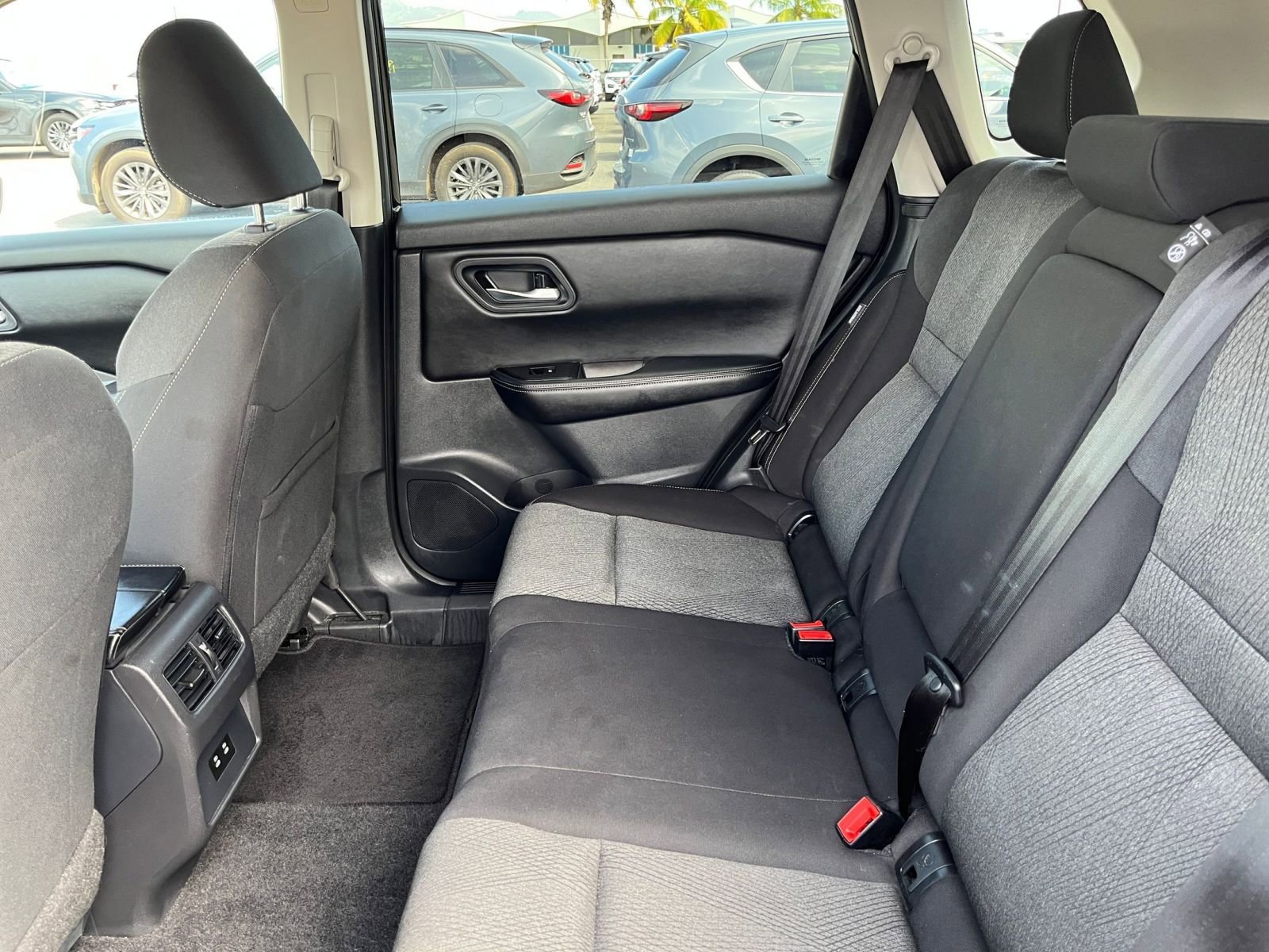 Used 2025 Nissan Rogue SV image 23