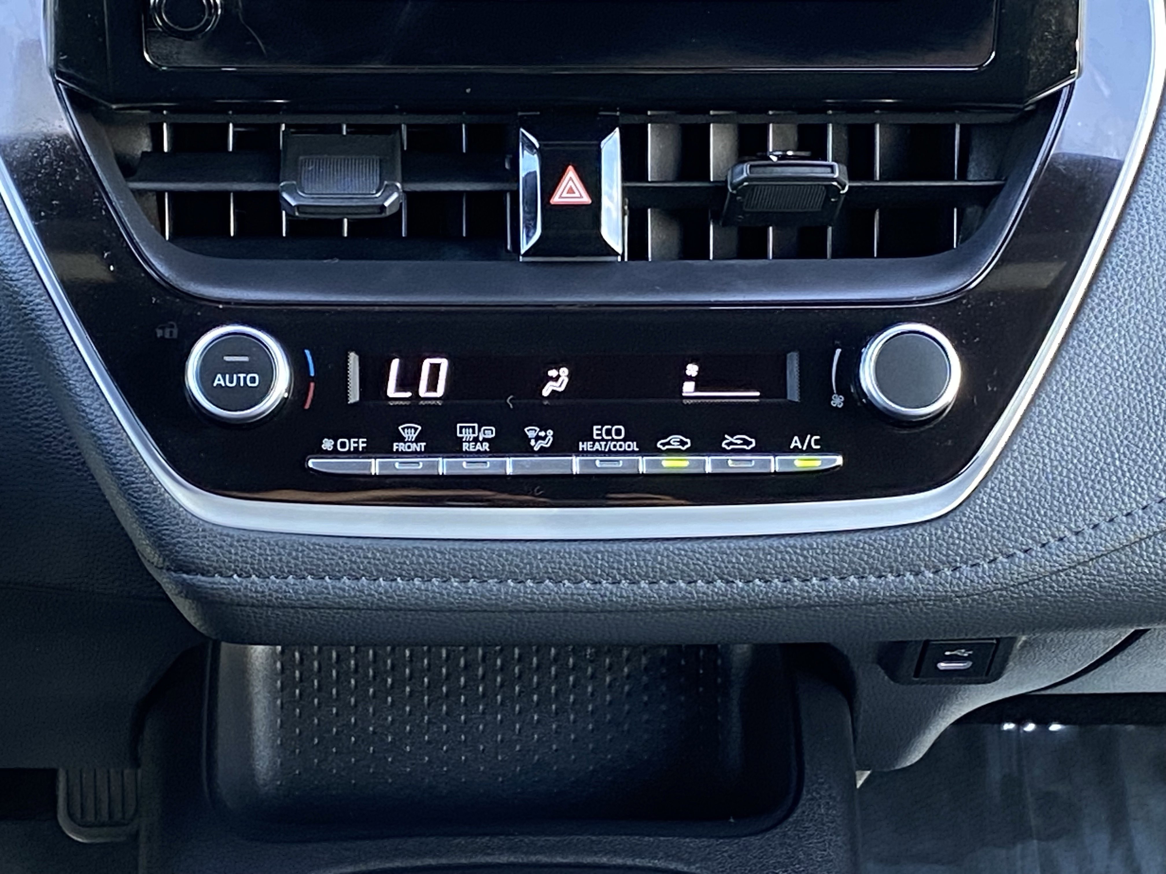 Certified 2025 Toyota Corolla SE FWD image 14