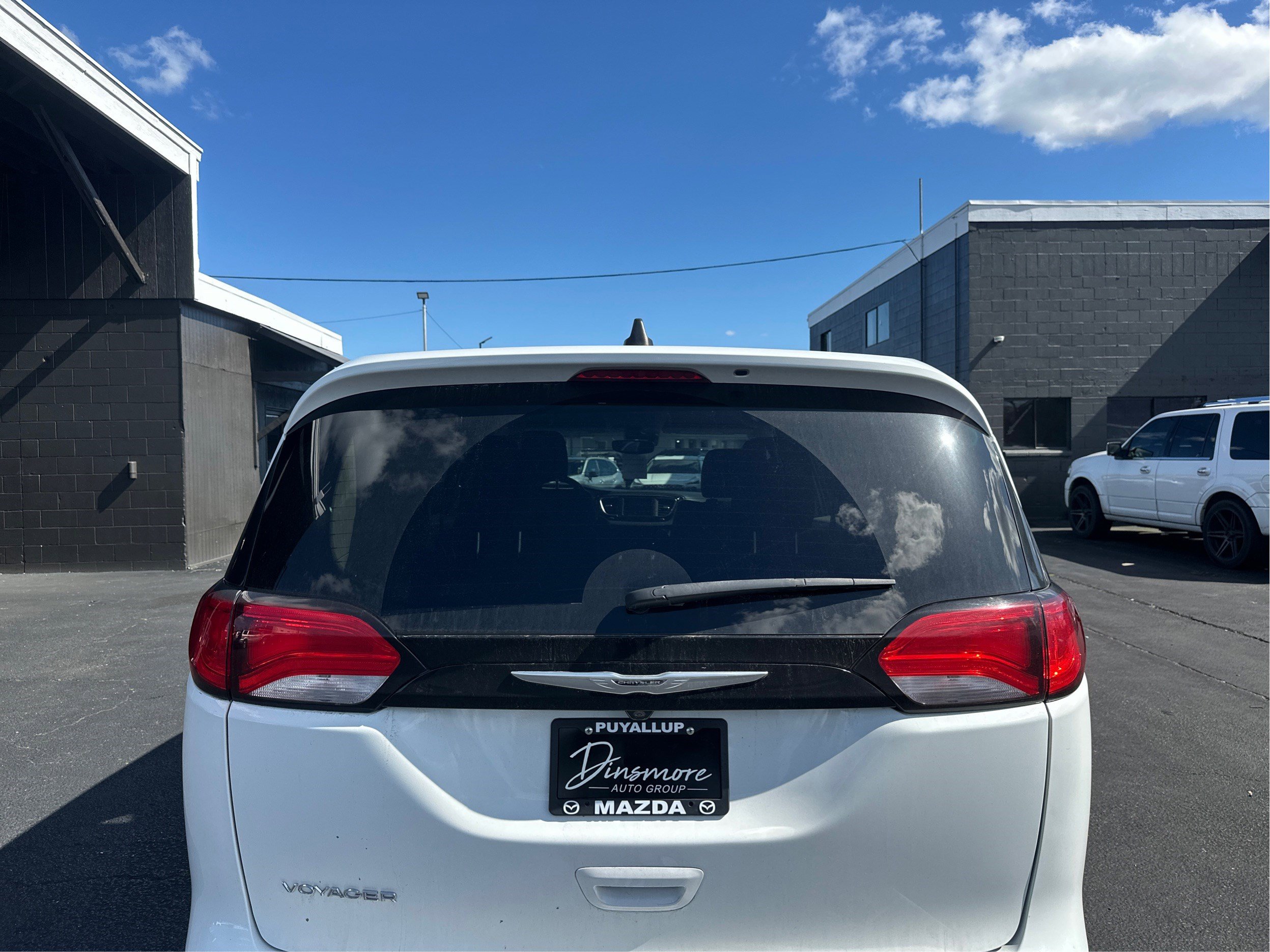 Used 2023 Chrysler Voyager LX image 12