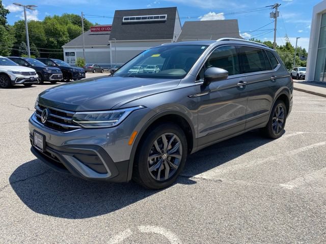 Certified 2023 Volkswagen Tiguan SE w/ Panoramic Sunroof Package AWD/4WD image 9