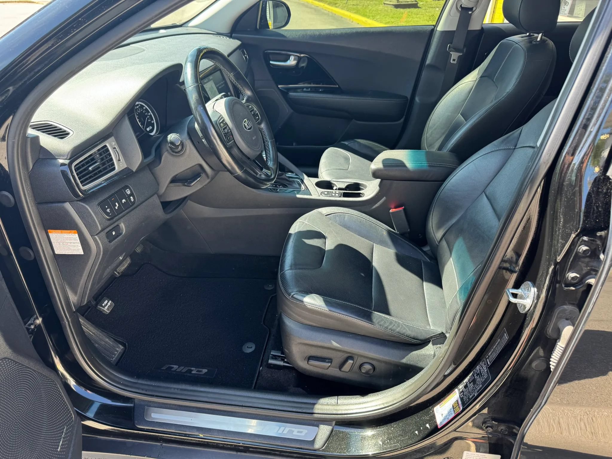 Used 2019 Kia Niro Touring FWD image 15