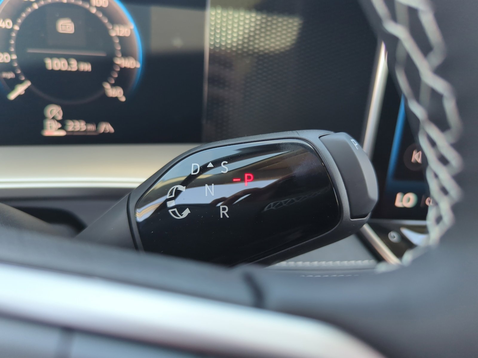 New 2025 Volkswagen Tiguan SE image 15