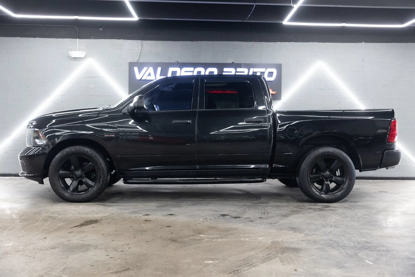 Used 2017 RAM 1500 Express w/ Express Value Package RWD image 10