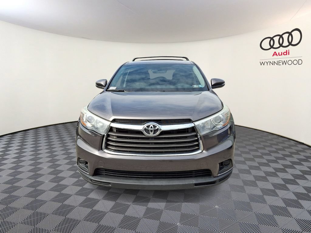 Used 2016 Toyota Highlander LE AWD/4WD image 2