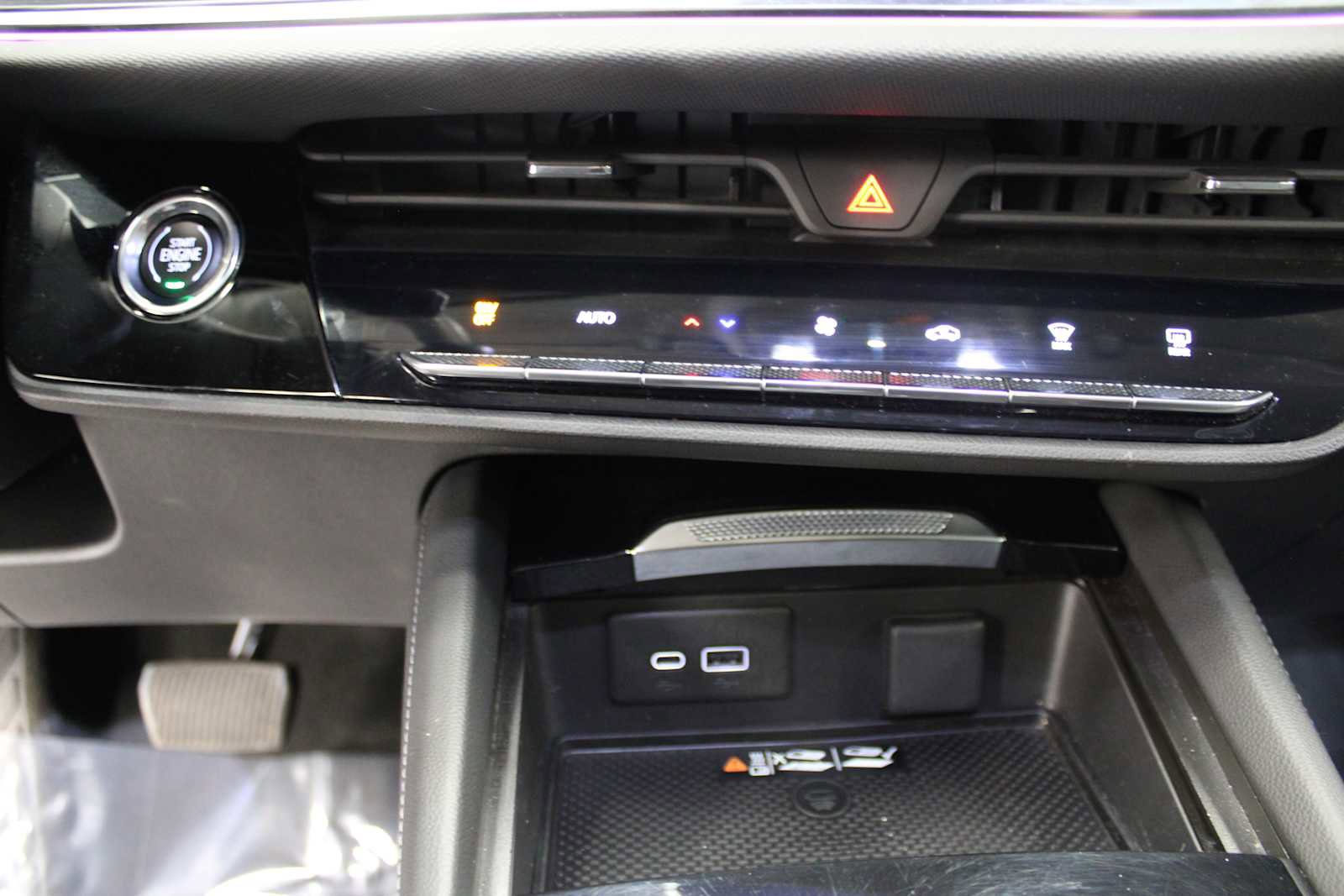 Used 2024 Buick Envision Preferred AWD/4WD image 32